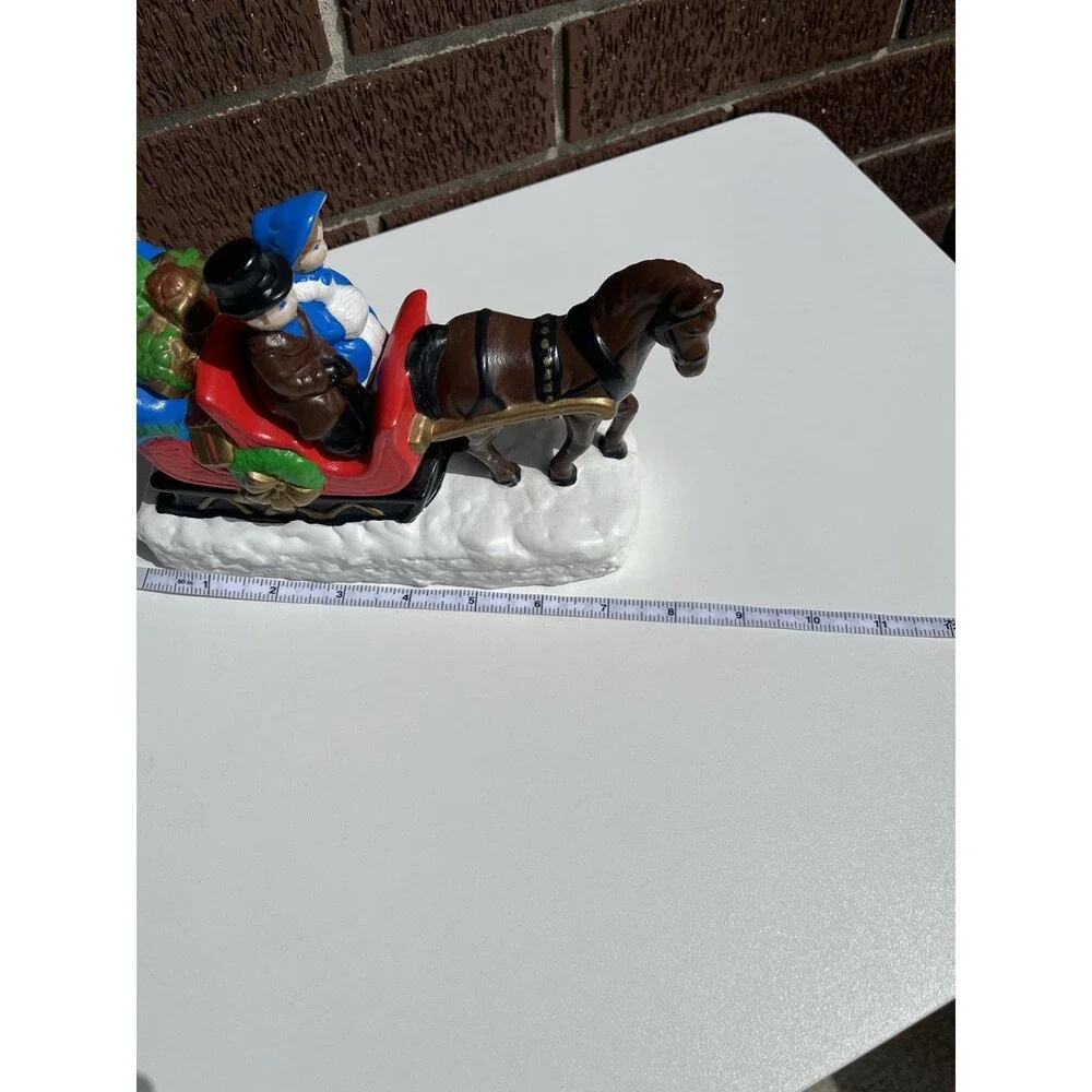 Vintage 1978 Holiday Decor Ceramic Horse Sleigh Gifts Christmas Music Box‎